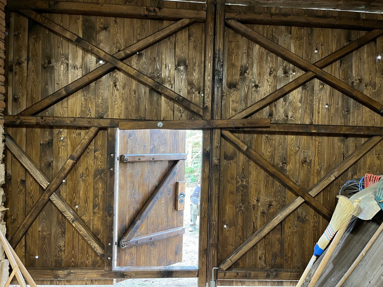 Vrata do stodoly - vnitřek